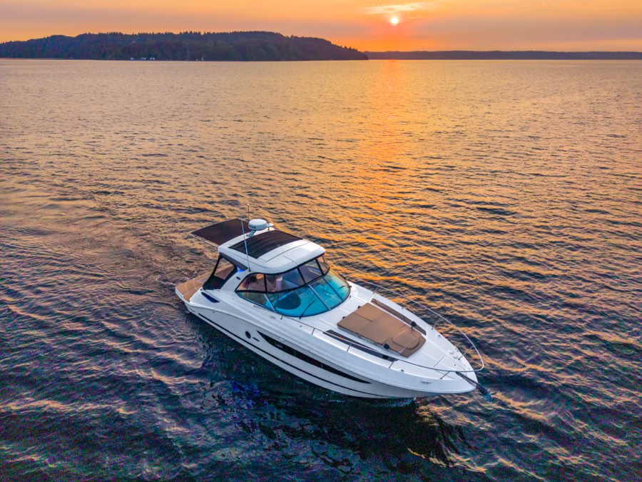 Sea Ray 2021 at sunset